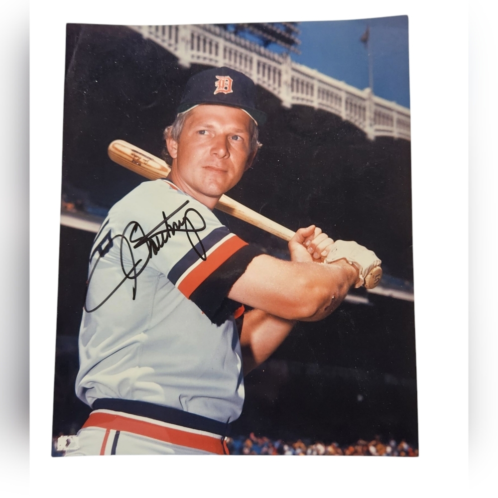 Vtg. 8" x 10" Autographed Photo of Detroit Tiger's Right Fielder -JIM NORTHRUP-